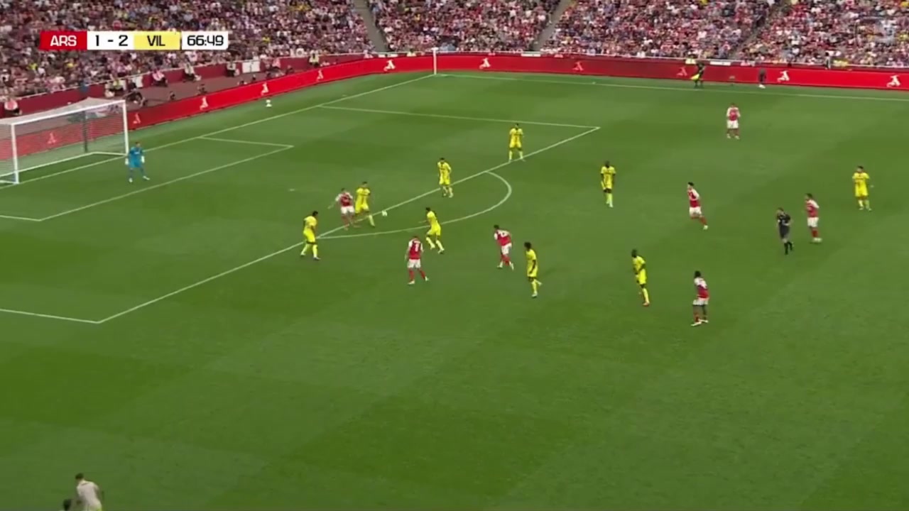 太快了黄潜断球一脚直塞撕破枪手防线丹朱马单刀长驱直入破门